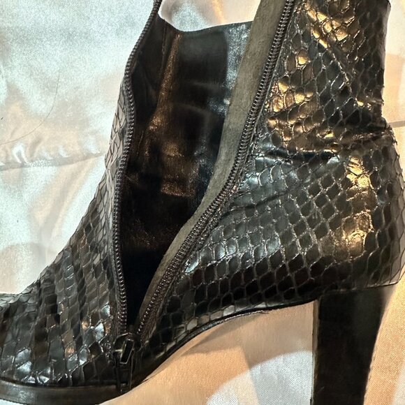 Vintage Y2K Calvin Klein Black Snakeskin Ankle Boots, Size 7M - Picture 10 of 16